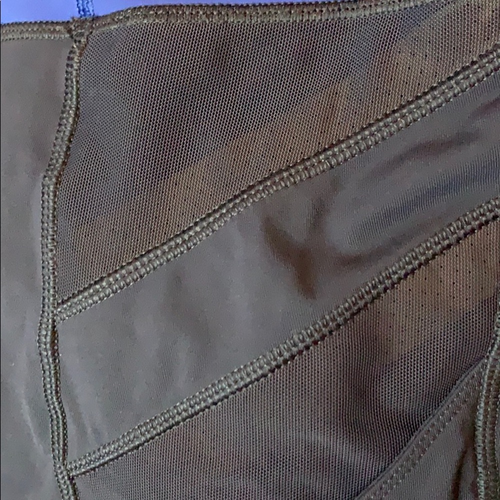 Lululemon Illumina Capri size 10 - Picture 9 of 9